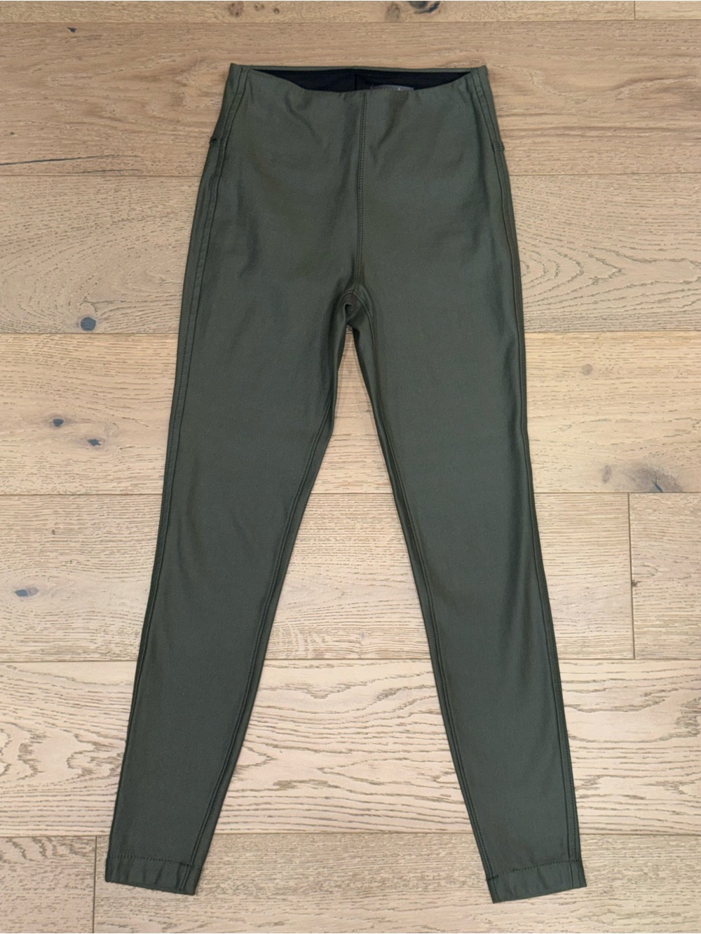LYSSÉ New York Coated Leggings Olive Green XS